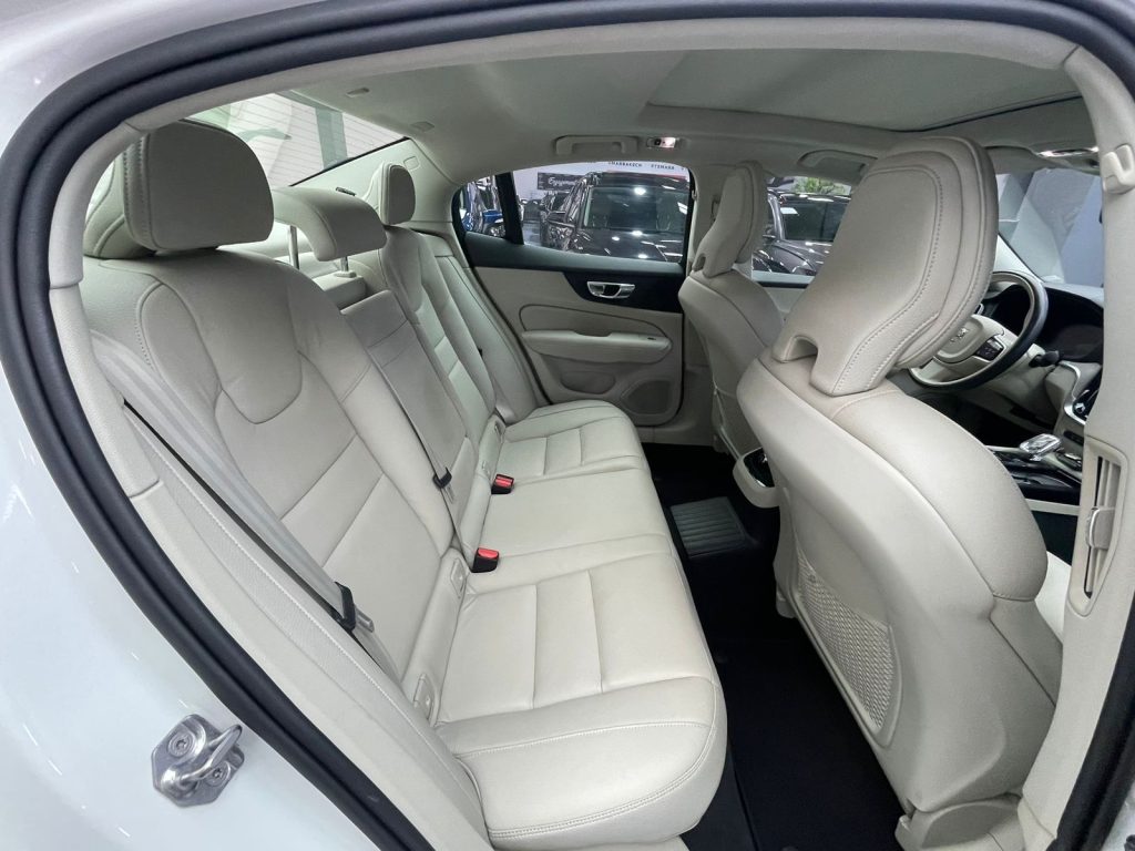 VOLVO S60 T8 Recharge R-Design