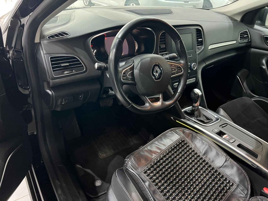 RENAULT MEGANE SEDAN 1.5 dCi  Intens