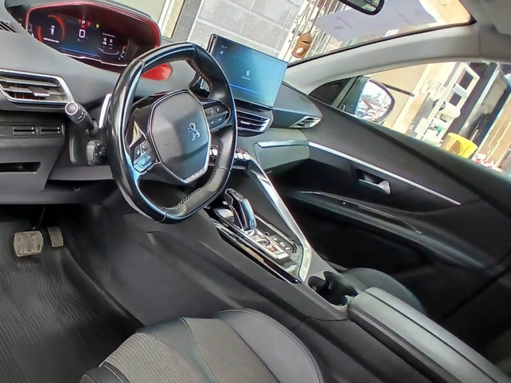 PEUGEOT 3008 2.0 HDi Allure