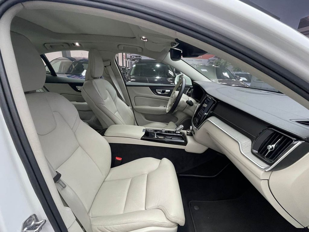 VOLVO S60 T8 Recharge R-Design