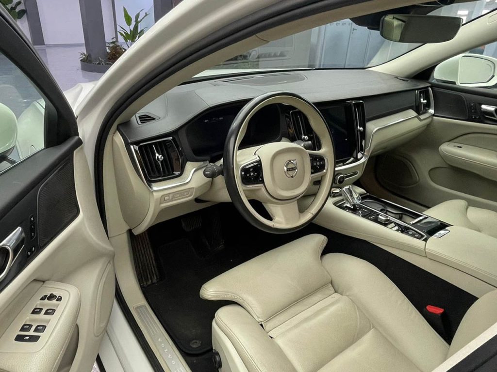 VOLVO S60 T8 Recharge R-Design