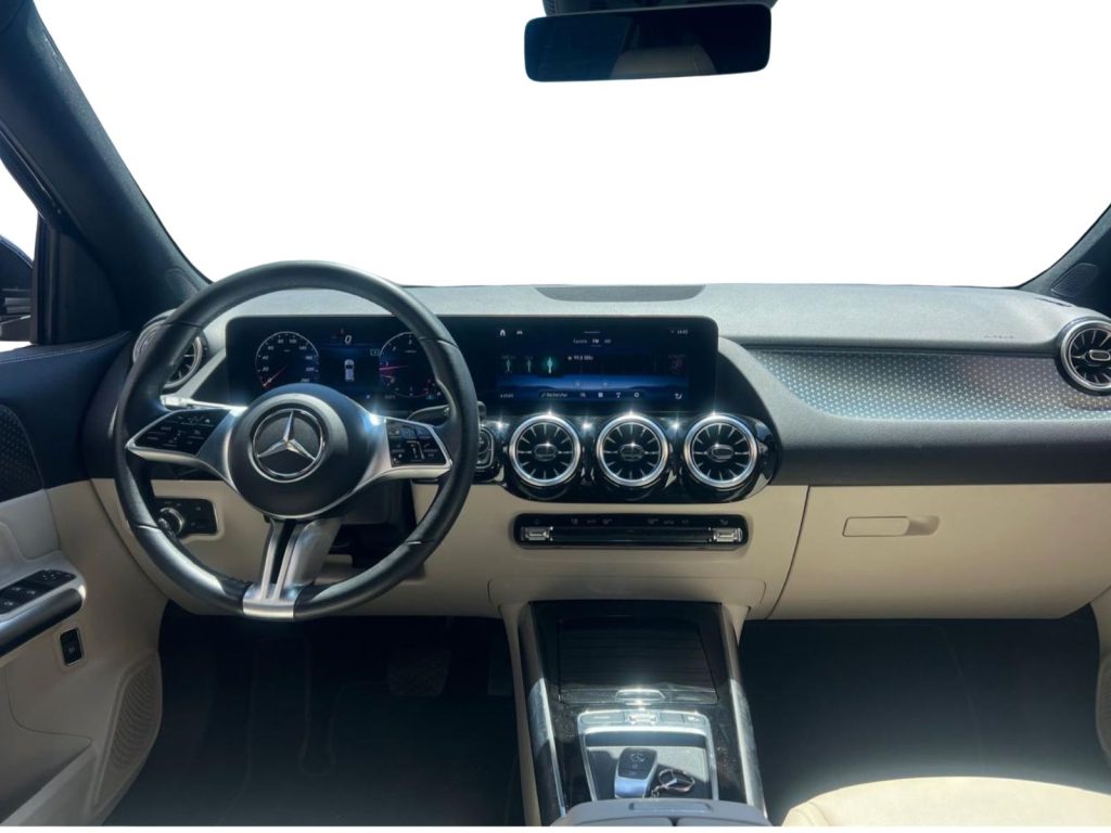 MERCEDES GLA 200 D DISTINCTIVE