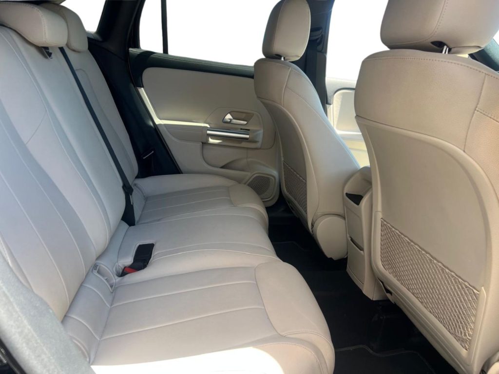 MERCEDES GLA 200 D DISTINCTIVE