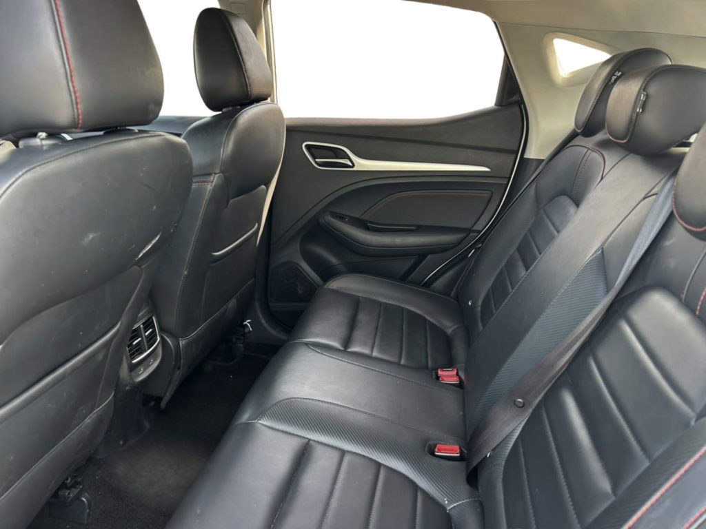 MG MG ZS    1.5 AT 197 HYBRID+ ULTIMATE